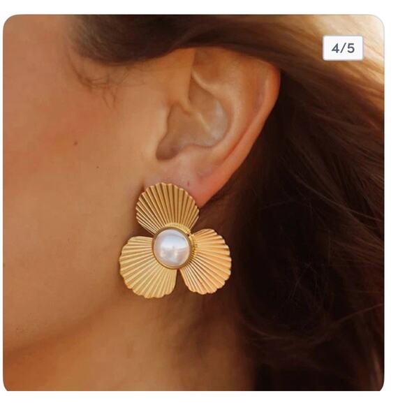 Magnolia Flower Pearl Shell Earrings Liv Bella Vita Party Cocktail Beach $62 - Picture 4 of 10